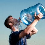 در روز چند لیتر آب باید بخوریم؟