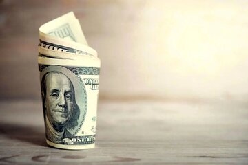 دلار به کف قیمت چند ساله سقوط کرد