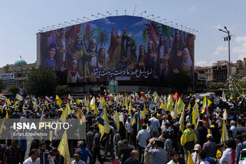 دیوارنگاره‌های تهران با طرح «پاسخ سخت» تغییر کردند/ عکس