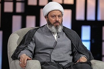 راستی آزمایی حضور غلامرضا قاسمیان در تجمعات اعتراضی مقابل سفارت انگلیس و عربستان در تهران/ در تجمع مقابل سفارت سوئد هم بوده است