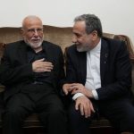 عراقچی با ادای احترام بر مزار شهید نصرالله به دیدار خانواده او رفت/تصاویر