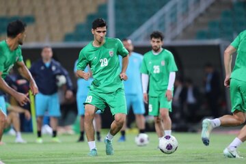 عکس | رونمایی از اولین خرید تابستانی استقلال؛ هافبک تیم ملی آبی‌پوش شد