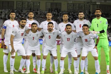 عکس| مچ‌بندی مشکی بازیکنان تیم ملی به یاد الهه حسین‌زاده