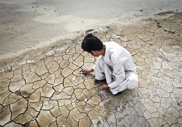 فرونشست زمین در تالابهای مهارلو و پریشان/ تالاب بختگان به کانون گردوغبار فارس تبدیل میشود