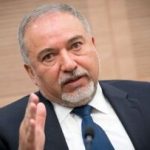 «لیبرمن»: نتانیاهو به داعش سلاح می‌دهد!