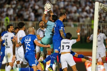 مدال قهرمانی استقلال بر گردن داور؛ ملوانی ها دست بردار نیستند!