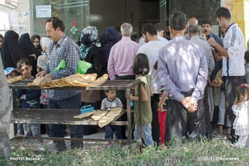 هیچ کمبودی در تأمین نان وجود ندارد/ آغاز فعالیت نانوایی‌های سیار طی روزهای آینده
