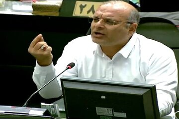 کنایه تلویحی یک نماینده مجلس به اظهارات قاسمیان/ صاحبان تریبون از اظهارات هزینه‌زا برای نظام دست بردارند/ افراد حب و بغض شخصی خود را کنار بگذارند