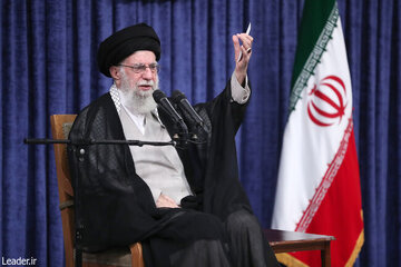 انتشار پیام رهبر انقلاب خطاب به ملت ایران به مناسبت اربعین شهادت جمعی از هم‌میهنان، سرداران و دانشمندان هسته ای تا دقایقی دیگر
