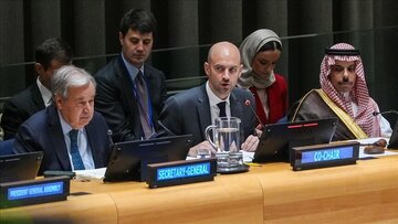 بارو:فرانسه دیگر نمی‌تواند منتظر بماند/کشورهای بیشتری به این طرح خواهند پیوست/اتحادیه اروپا باید به اسرائیل فشار بیشتری وارد کند