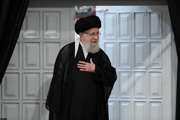 بازتاب حضور رهبر انقلاب در مراسم شب عاشورا در شبکه الجزیره قطر