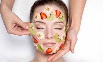 ترکیبات بیواکتیو در پاکسازی پوست چه تأثیری دارند؟/ نقش اسید هیالورونیک و اسیدهای میوه در محصولات پوستی چیست؟