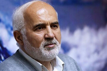 تصاویری کمتر دیده‌شده از احمد توکلی/ از گپ و گفت با نوه امام (ره) تا شانه به شانه عباس عبدی