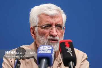 جلیلی: اینکه یک مقام غربی درباره رهبر انقلاب می‌گوید «آدم مؤمنی هستی»، اعتراف دشمن به شأن مومنانه رهبری است/ فتنه از شک و تردید بوجود می‌آید