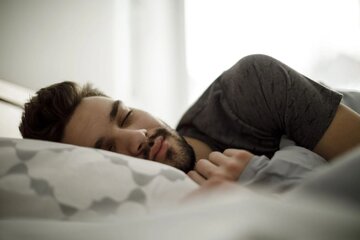 خوابیدن با چراغ روشن ممنوع!