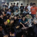 دیدار سرپرست سفارت ایران با اتباع افغان در حال بازگشت از کشور