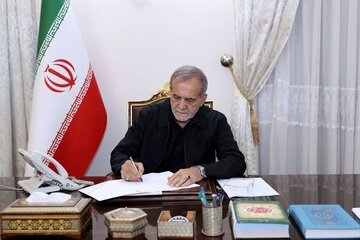 رئیس‌جمهور در پیامی از زحمات سید رحمت‌الله اکرمی در مدت تصدی «سرپرستی وزارت امور اقتصادی و دارایی» تشکر کرد