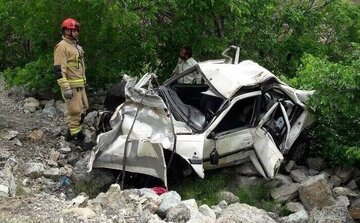 سقوط یک دستگاه خودرو در این محور شمالی؛ پراید مچاله شد/ عکس