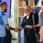 عکس| دیدار صمیمی یک زن و شوهر بازیگر با بازیکنان و کادرفنی استقلال
