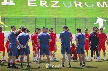 عکس| رونمایی رسمی از پرسپولیس مدل ۱۴۰۴ به سبک هلی کوپتر