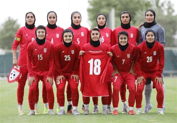 عکس | سلام نظامی زنان ایران پیش از دیدار امروز
