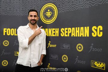 مدافع سپاهان قراردادش را تمدید کرد
