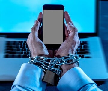واکنش‌ها به لایحه فضای مجازی؛ خطرناک‌تر از طرح صیانت، بدتر از قانون حجاب/ پزشکیان تصمیم مهم «استرداد لایحه» را می‌گیرد؟