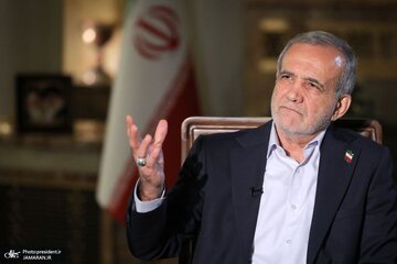 پزشکیان: اگر قرار است بمانیم، باید مردم ما را بپذیرند/ دنبال تشریفات نبودم و نیستم/ نمی‌توان صِرف قانون‌گذاری اجتماعی، رفتار فرهنگی مردم را تغییر داد