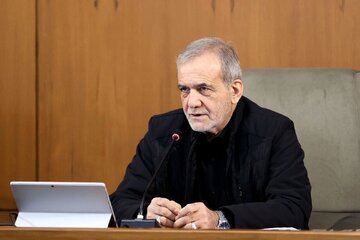 پزشکیان در یک مراسم یادبود حاضر شد / ظریف هم آمده‌بود + تصاویر