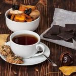 چای و شکلات تلخ برای سلامت قلب؛ مفید یا مضر؟