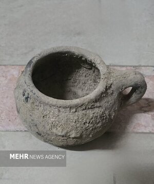 کشف و ضبط ۹ قلم شیء تاریخی پیش از اسلام در دماوند/ عکس