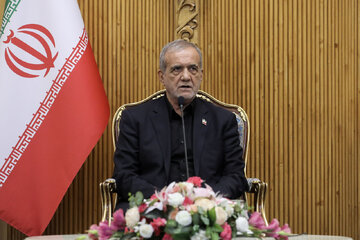 یک سال گذشت؛ چه گذشتنی؟/ تراکم بحران‌ها از روز اول پیش پای رئیس جمهوری