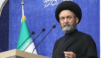 امام جمعه اردبیل: برخی که ظاهراً لباس روحانیت بر تن دارند، از روح شریعت خبر ندارند/ دشمنان شبهات خود را از زبان این افراد مطرح می‌کنند