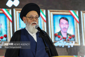 امام جمعه بخش مرکزی یزد: برخی از خواسته‌های جبهه اصلاحات مطالبات دشمن است / امام جمعه ایلام: پیشنهاد تعلیق غنی سازی همان مسیری است که لیبی رفت
