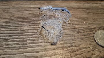 برخورد سنگ آسمانی به یک خانه‌/ این شهاب‌‎سنگ از زمین «قدیمی‌تر» است/ عکس