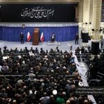تصویر دیدنی از حضور رهبر انقلاب در مراسم عزاداری شهادت امام رضا (ع)