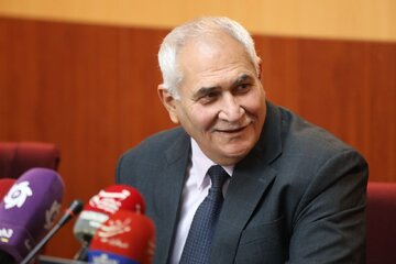 رئیس فدراسیون بین‌المللی وزنه‌برداری:مردم ایران قوی و استوار هستند/خواسته‌های ایران را برآورده می‌کنم/ نسل جدید ایران می‌تواند سرنوشت‌ساز باشد