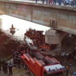سقوط اتوبوس به رودخانه جان ١٨ نفر را گرفت/ جزئیات