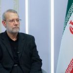 علی لاریجانی در دفتر یادبود منزل امام خمینی (س) در نجف چه چیزی یادداشت کرد + تصویر