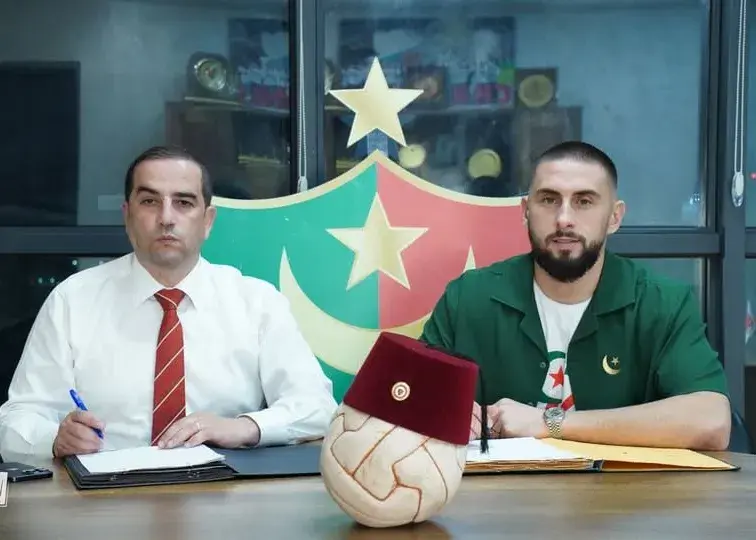 عکس | رونمایی از یک پرسپولیسی در قهرمان الجزایر