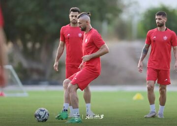 عکس| ستاره پرسپولیس بوی جدایی نمی‌دهد