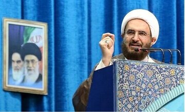 قدردانی حاج علی اکبری از کاظم صدیقی در خطبه های نماز جمعه/ وحدت ملی فتح‌الفتوح جنگ 12 روزه بود/ در استفاده از آب سبک زندگی اسلامی مورد توجه قرار بگیرد