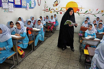 مدارس سنگی کم جمعیت پابرجا هستند؛ فعلاً اولویت با پر پرجمعیت‌ها است