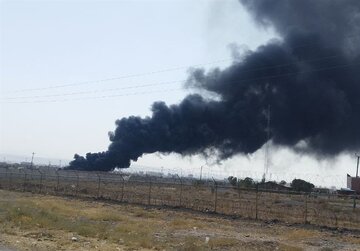 مهار آتش‌سوزی ضایعات لاستیک در میدان آذربایجان تبریز