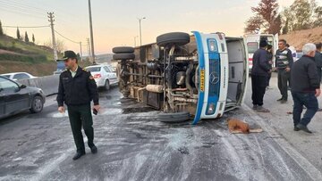 واژگونی مینی بوس مرگبار شد/ آمار مصدومان