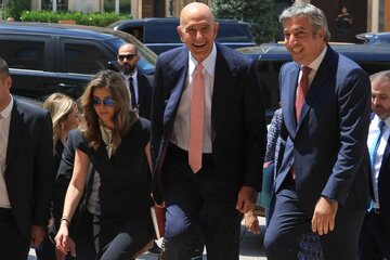 واکنش سفارت ایران در لبنان به تفاوت رفتار لاریجانی و باراک با خبرنگاران