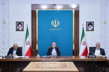 پزشکیان: با مدیریت صحیح منابع، پروژه‌های نیروگاه‌های تجدیدپذیر بدون فشار بر ذخایر ارزی اجرا می‌شوند