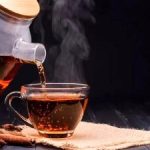 چرا چای جایگزین مناسبی برای آب نیست؟
