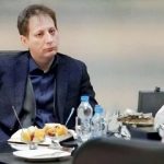 آزادشدن بابک زنجانی و مشغول شدنش به فعالیت اقتصادی کار درستی است اما به شرط اینکه او سوگلی نباشد و کاملا  سالم و شفاف با دیگر سرمایه داران رقابت کند