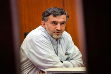 انتقاد عبدالله گنجی از کانال های خبری به خاطر تحلیل شرایط فعال سازی مکانیسم ماشه؛ مسئول التهاب هستند! + عکس